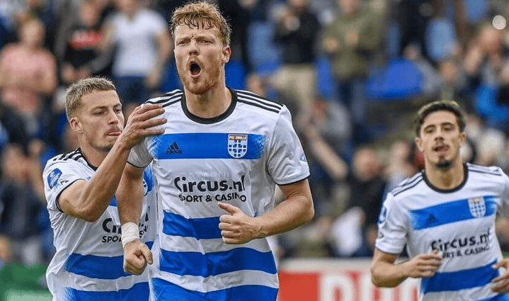 裁判的哨声 裁判的哨声